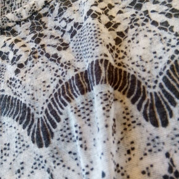 *329 Joe Fresh Semi Sheer Abstract Tee - Picture 3 of 4